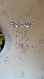 We’re here for the protein wave, but let’s bring the flavor too. Add La Mexicana Street Corn Dip to your gains bowl.

#lunchideas #queso #proteinrecipe