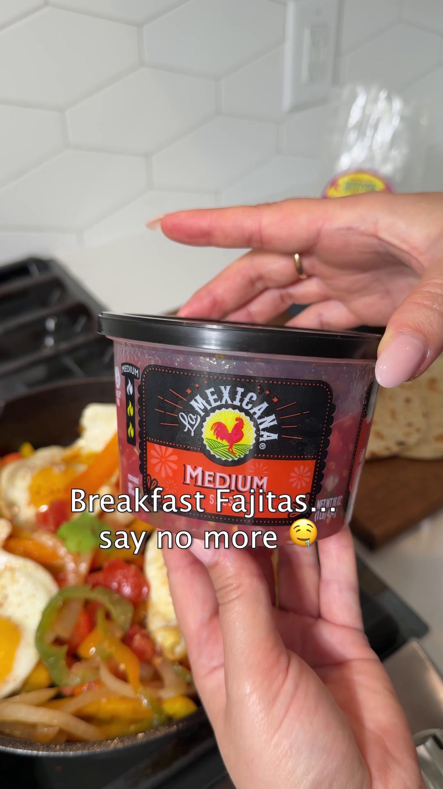Weekend brunch just got a whole lot easier 🍳🌮 One sheet pan, all your breakfast favorites, and plenty of La Mexicana salsa to pile on.